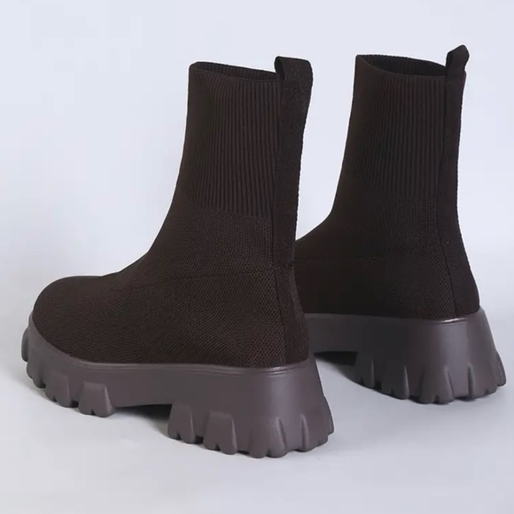 Boots size 7.5-8 - Picture 3 of 4